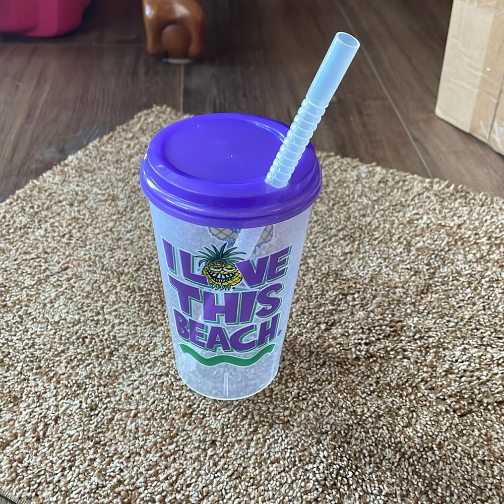 Pineapple Willy’s plastic cup with straw - Picture 3 of 6